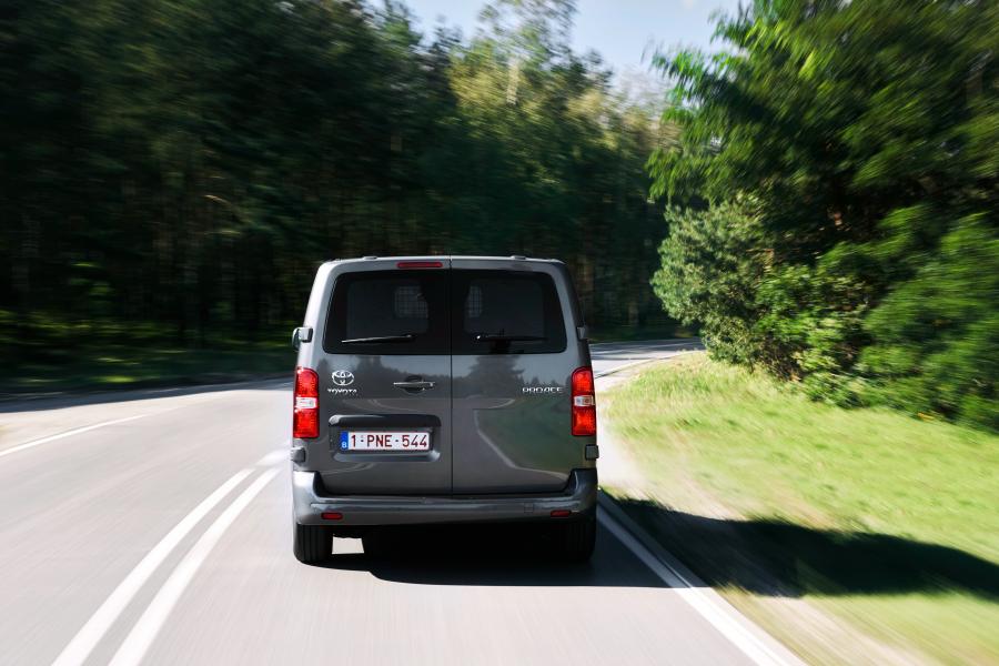  Toyota ProAce Van Compact 2016 года  (фото 10 из 35)